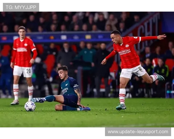 埃因霍温瞄准高速右后卫，打造全新防线优势